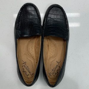 🌈 3 for $25🌈 Natural Soul by Naturalizer black vegan leather loafer